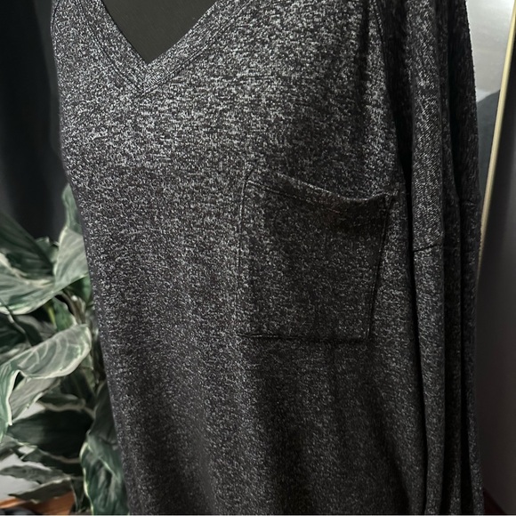 Calvin Klein Heathered Gray V-Neck Long Sleeve Top | Size XL - Picture 3 of 12